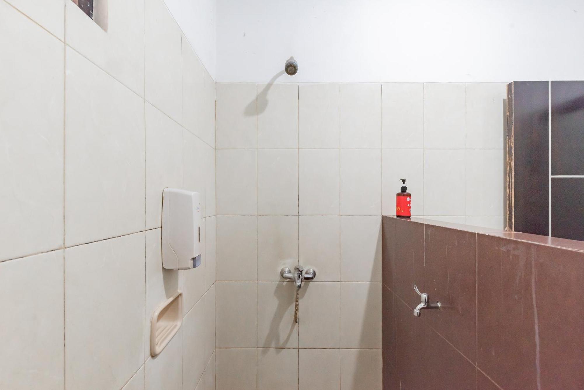 Reddoorz Near Taman Kota Lapang Merdeka Sukabumi Buitenkant foto
